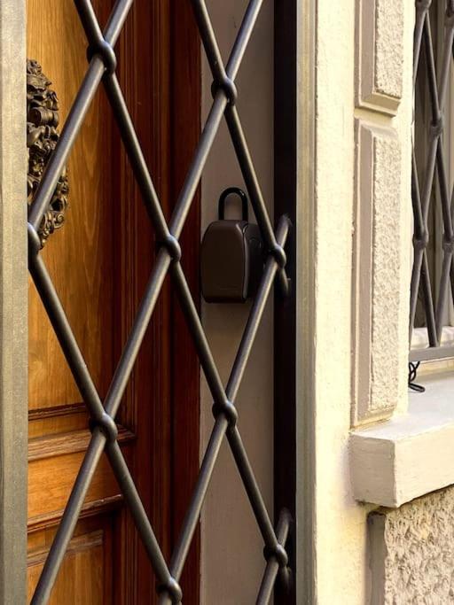 شقة Ground Floor Luxe Historic Studio City Centre بولونيا المظهر الخارجي الصورة