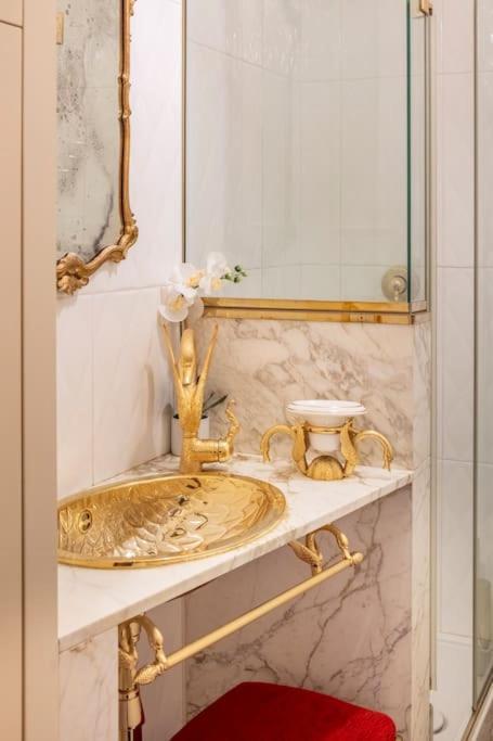 شقة Ground Floor Luxe Historic Studio City Centre بولونيا المظهر الخارجي الصورة