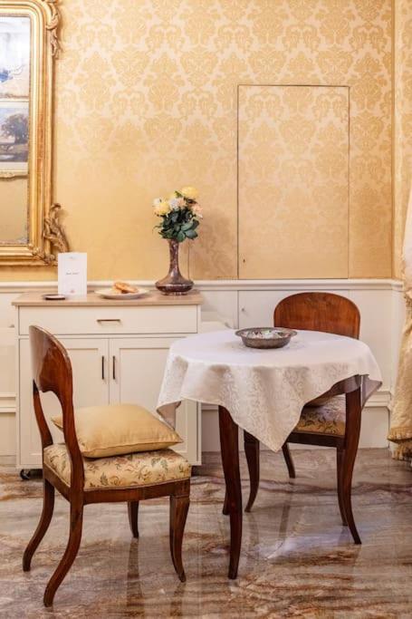 شقة Ground Floor Luxe Historic Studio City Centre بولونيا المظهر الخارجي الصورة